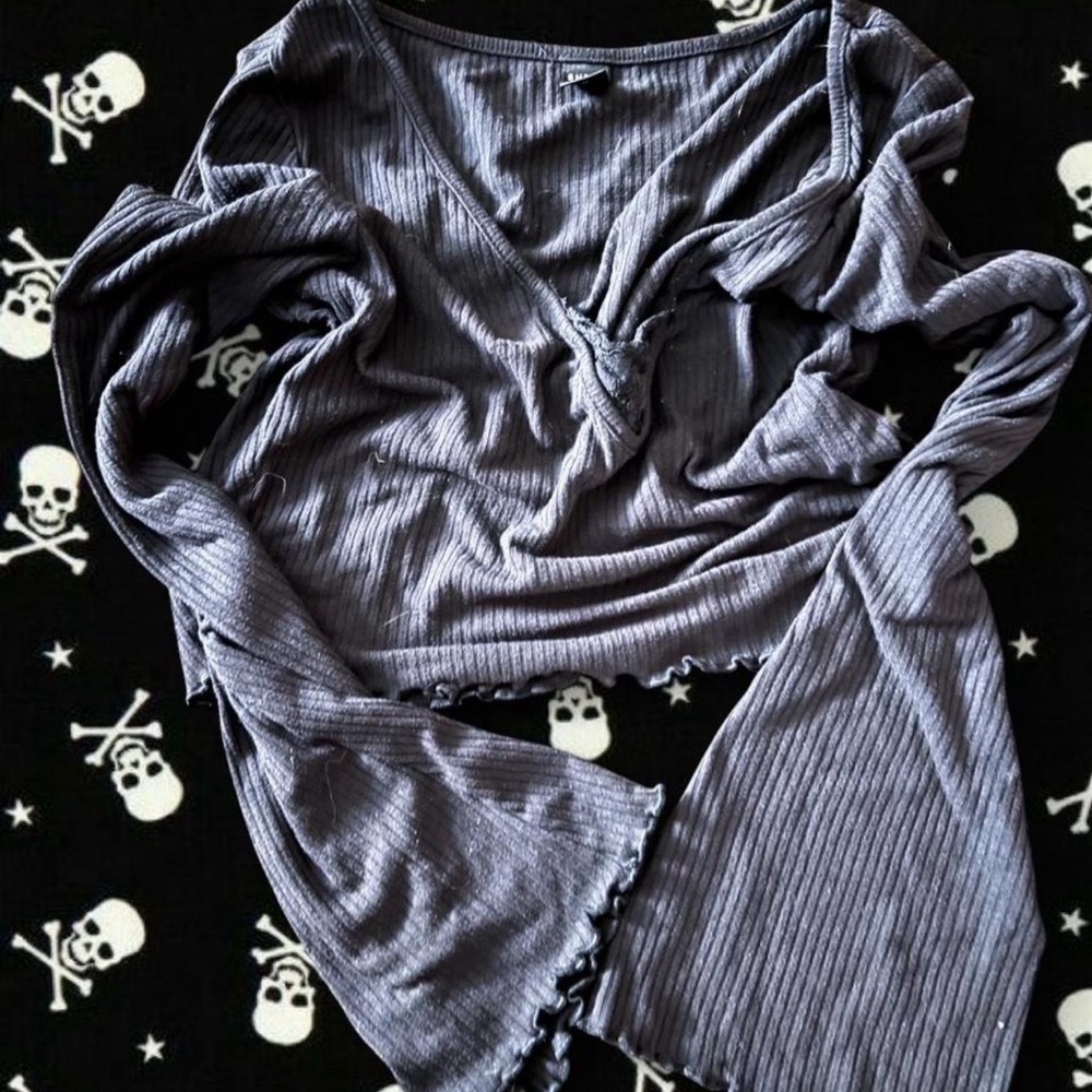 Ribbed V-Neck Long Sleeve Top in black